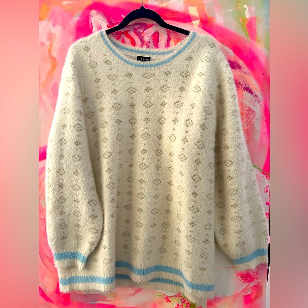 New Torrid fluffy sweater worn once. Size 3. Cozy, soft and luxurious.